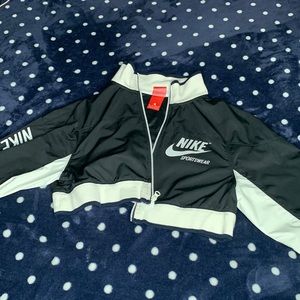 black & white nike cropped wind breaker